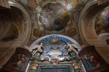 Lviv, Ukrayna - 6 Aralık 2021: Lviv 'deki Cizvit Kilisesi (Aziz Peter ve Paul Garrison Kilisesi))