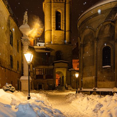 Lviv, Ukrayna - 17 Şubat 2021: Ermeni Kışları Ermeni Avlusu Mary 'nin Varsayımı Katedrali