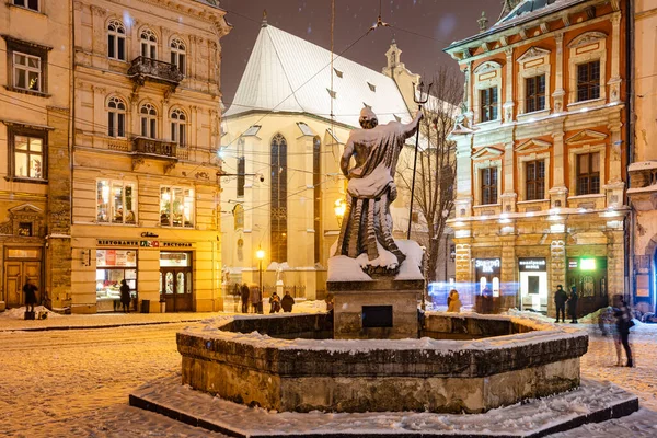 Lviv Ucrânia Fevereiro 2021 Fonte Neptun Lviv Inverno Noite — Fotografia de Stock