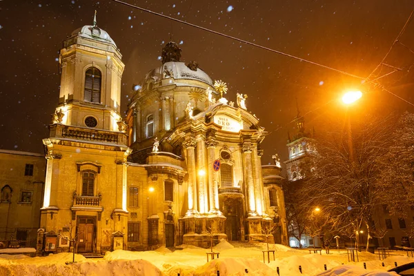 Львов Украина Февраля 2021 Года Доминиканская Церковь Львове Зимой Ночью — стоковое фото