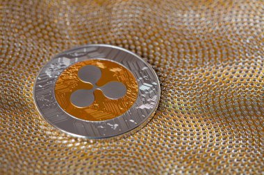 Dalgalanma madeni para, XRP jetonu, altın zemin üzerinde şifreli para tasarım amaçlı