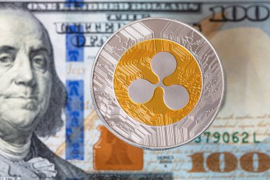 Dalgalanan para, XRP jetonu, ABD 'de şifreli para tasarım amaçlı arkaplan 100 dolar.
