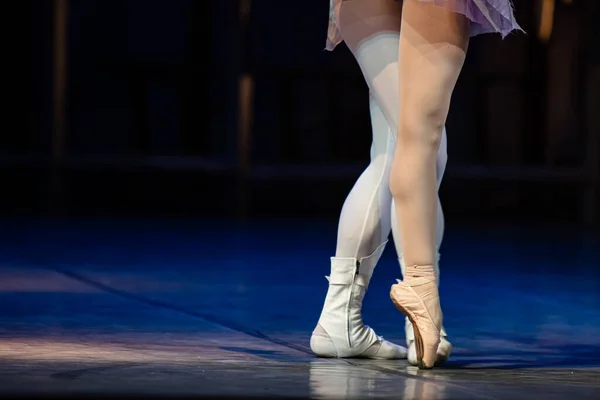 エスメラルダバレエ ダンスの足の閉鎖 バレエ壁紙 — ストック写真
