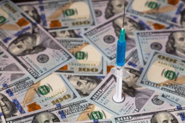 100 dolarlık banknotta şırınga var.