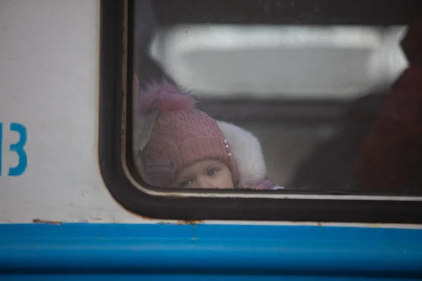 Lviv Ucrania Marzo 2022 Refugiados Ucranianos Estación Tren Lviv Esperan — Foto de Stock