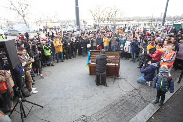 Lviv Ucrania Marzo 2022 Concierto Sviatoslav Vakarchuk Para Refugiados Ucranianos —  Fotos de Stock