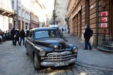 Lviv, Ukrayna - 13 Mart 2022: Evetyday Rusya savaşı sırasında Lviv 'de yaşıyor. Mülteciler, sokaklardaki çocuklar.