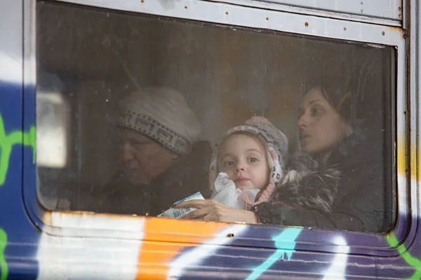 Lviv Ucrania Marzo 2022 Refugiados Ucranianos Estación Tren Lviv Escapan — Foto de Stock
