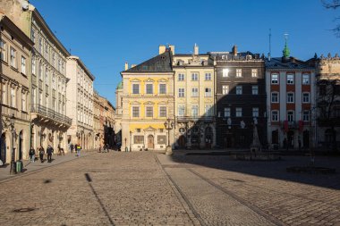 Lviv, Ukrayna - 6 Mart 2022: Rusya savaşı sırasında Lviv 'deki mimari eserlerin korunması