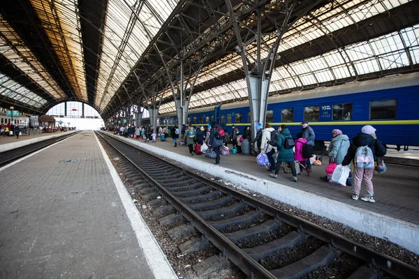 Lviv Ucrania Marzo 2022 Refugiados Ucranianos Mariupol Estación Tren Lviv — Foto de Stock