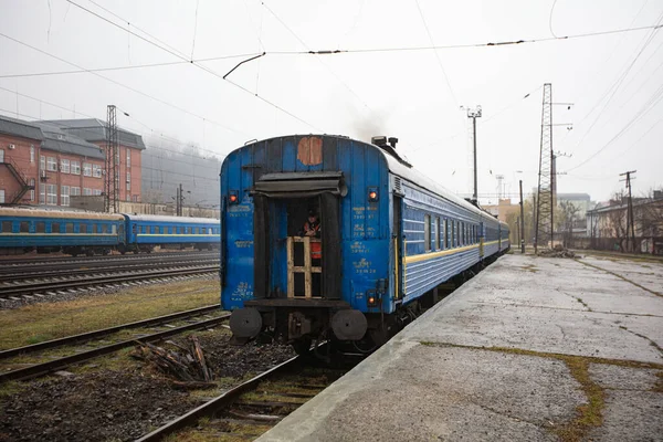 Lviv Ucrânia Abril 2022 Trem Com Crianças Feridas Famílias Refugiados — Fotografia de Stock