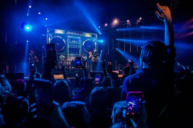 Lviv, Ukrayna - 16 Aralık 2017: Ukraynalı grup Boombox konseri Lviv, Çıplak Kral Turu 2017
