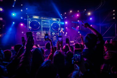 Lviv, Ukrayna - 16 Aralık 2017: Ukraynalı grup Boombox konseri Lviv, Çıplak Kral Turu 2017
