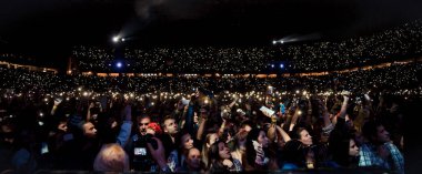 LVIV, UKRAINE - 24 Ağustos 2016: Lviv Arena 'da Okean Elzy konseri