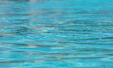 Tasarım amaçlı olarak havuzda suyun yakınlaştırılması