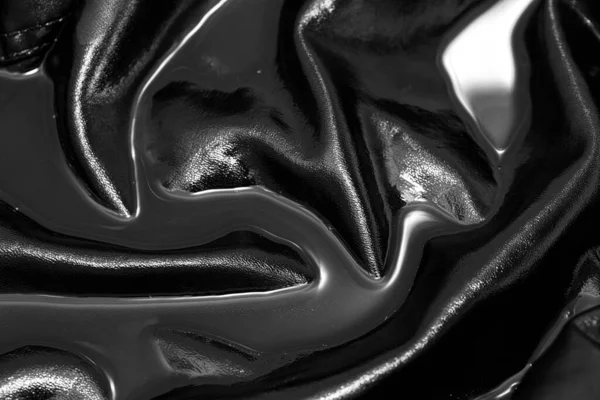 Tasarım amacı için arkaplan desenli su içerisindeki siyah sahte sabun giysileri