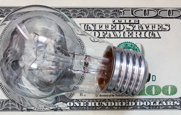 100 dolarlık arka planda yanan ampul desing amacı için