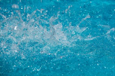 Tasarım amaçlı olarak havuzda suyun yakınlaştırılması