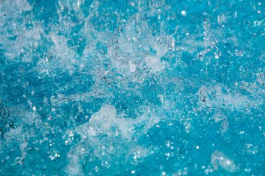 Tasarım amaçlı olarak havuzda suyun yakınlaştırılması