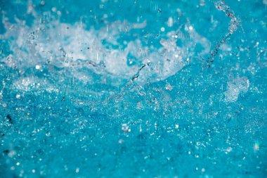 Tasarım amaçlı olarak havuzda suyun yakınlaştırılması