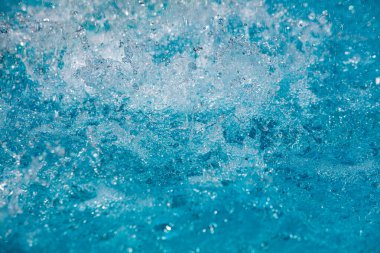 Tasarım amaçlı olarak havuzda suyun yakınlaştırılması