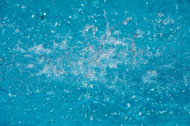 Tasarım amaçlı olarak havuzda suyun yakınlaştırılması