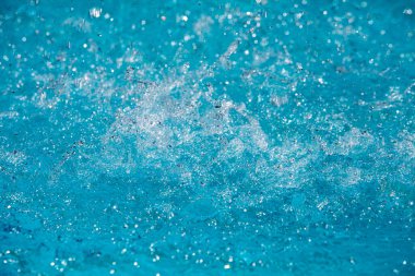 Tasarım amaçlı olarak havuzda suyun yakınlaştırılması