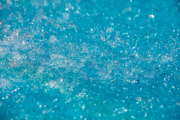 Tasarım amaçlı olarak havuzda suyun yakınlaştırılması