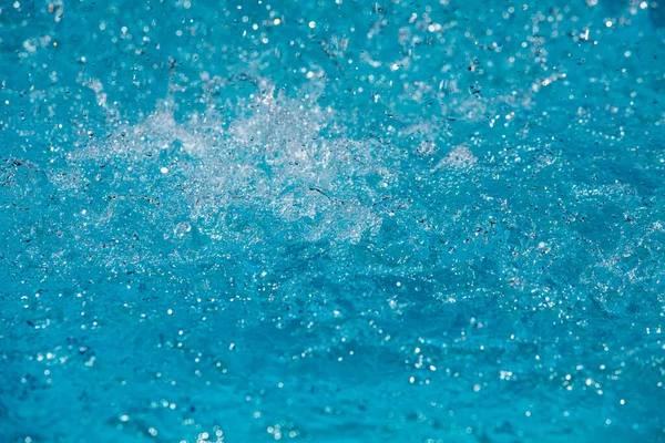 Tasarım amaçlı olarak havuzda suyun yakınlaştırılması