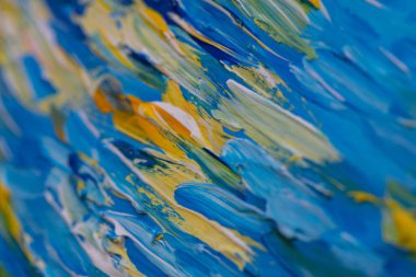 Tasarım amacı için fırça darbeleriyle mavi ve sarı resme yakın çekim