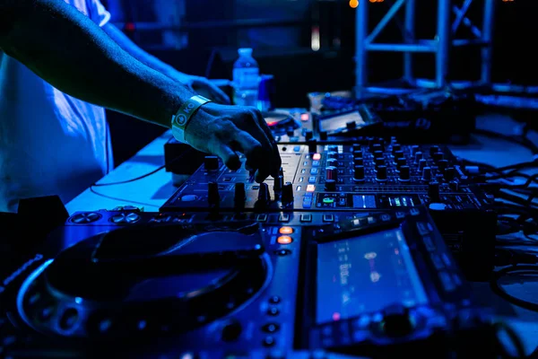 Hand Mixing Equipment Night Club — Stock Photo, Image