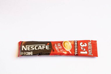Bern, İsviçre - 10 Mayıs 2022: Nescafe 3 'ün çubukları 1 Orijinal, kremalı ve şekerli Anında Kahve