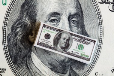 Tasarım amacı için 100 dolarlık banknot üzerine 100 dolarlık banknotlar.