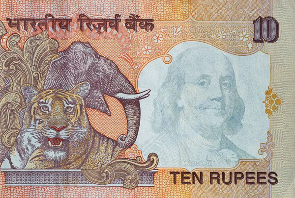 Stare Rupii Indyjskich Wsteczny Nałożonym Benjamin Franklin Banknotu 100 Dolarów — Zdjęcie stockowe