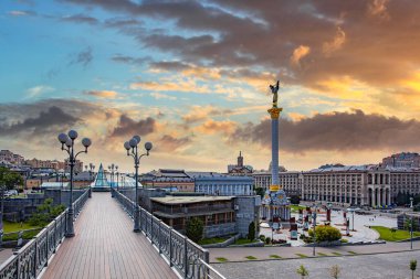 Kyiv, Ukrayna - 1 Haziran 2021: Kyiv 'deki Bağımsızlık Anıtı