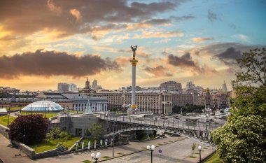 Kyiv, Ukrayna - 1 Haziran 2021: Kyiv 'deki Bağımsızlık Anıtı