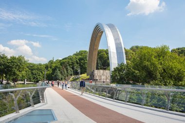 Kyiv, Ukrayna - 1 Haziran 2021: Kyiv 'deki Halkın Dostluk Kemeri