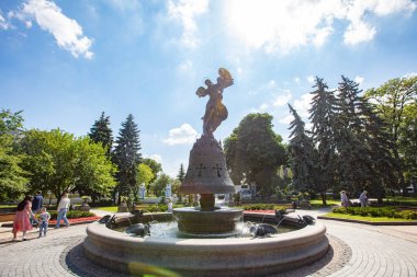 Kyiv, Ukrayna - 1 Haziran 2022: Ukrayna 'nın başkenti Kyiv' deki Volodymyr Tepesi 'nde Başmelek Michael' ın heykeli