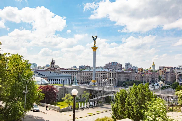 2021年6月1日 乌克兰基辅 基辅独立纪念碑 — 图库照片