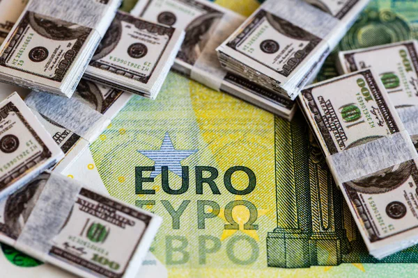 Пачки Миниатюрных Банкнот 100 Долларов Фоне Банкнот 100 Евро Дизайнерских — стоковое фото