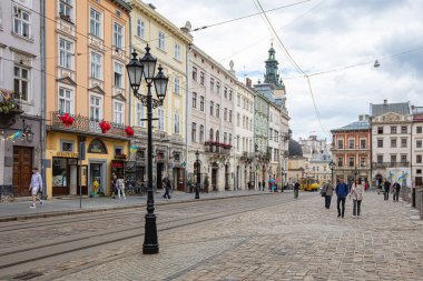 Lviv, Ukrayna - 1 Haziran 2022: Lviv, Ukrayna 'da Pazar (Rynok) Meydanı