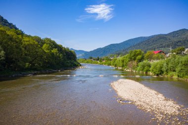 Skole Beskids Ulusal Doğa Parkı. Opir Nehri 'ndeki İHA' dan görüntüle