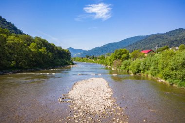 Skole Beskids Ulusal Doğa Parkı. Opir Nehri 'ndeki İHA' dan görüntüle