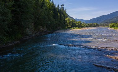 Skole Beskids Ulusal Doğa Parkı. Opir Nehri 'ndeki İHA' dan görüntüle