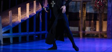 La Esmeralda balesi. Dans eden bacaklara yakın çekim. Bale duvar kağıdı