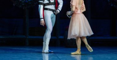 La Esmeralda balesi. Dans eden bacaklara yakın çekim. Bale duvar kağıdı