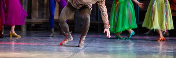 Esmeralda Balesi Dans Eden Bacaklara Yakın Çekim Bale Duvar Kağıdı — Stok fotoğraf