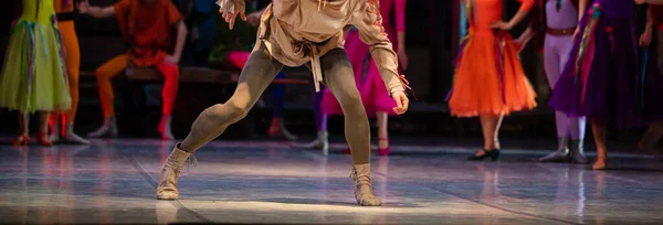 Esmeralda Balesi Dans Eden Bacaklara Yakın Çekim Bale Duvar Kağıdı — Stok fotoğraf