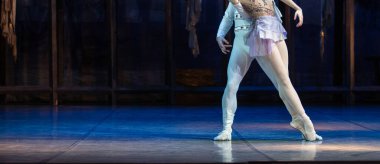 La Esmeralda balesi. Dans eden bacaklara yakın çekim. Bale duvar kağıdı