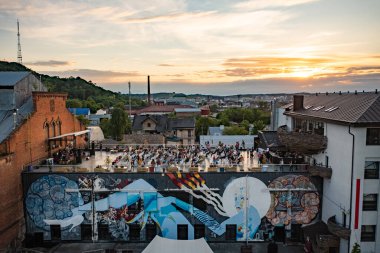 Lviv, Ukrayna - 20 Mayıs 2021: Bölge ve konser! FESTREPUBLIC Klübü